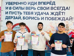 День воссоединения Крыма с Россией: турнир по армрестлингу состоялся в школе №2057. Фото: официальная страница ШСК «Титаны» в социальных сетях